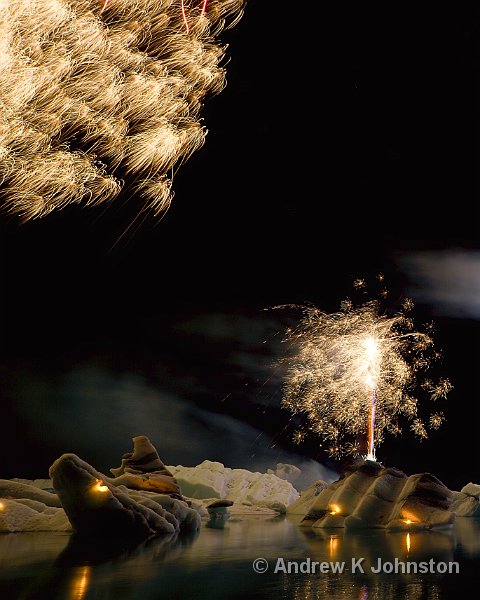 0811_7D_8205.jpg - Fireworks over the icebergs at Vatnajokull