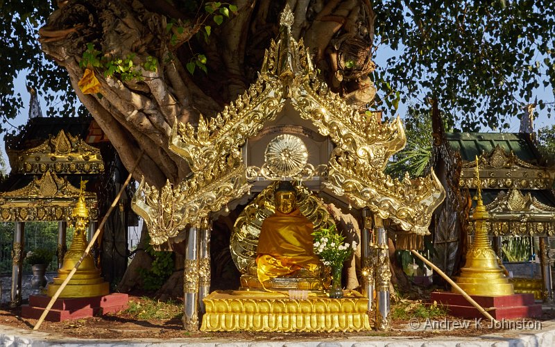170210_GX8_1070499.jpg - Small temple at the Swedagon Pagoda, Yangon