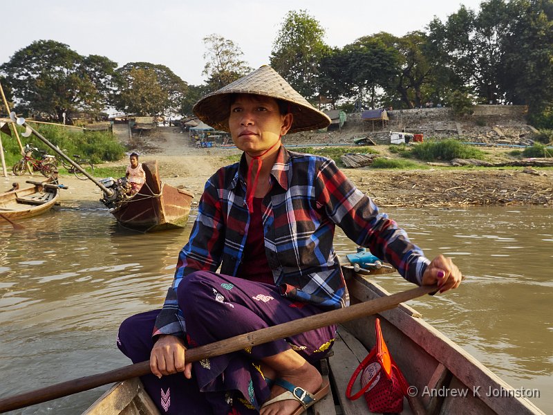 170214_GX8_1090349.jpg - Ferry-woman, tributary of the Ayarwaddy river, Mandalay