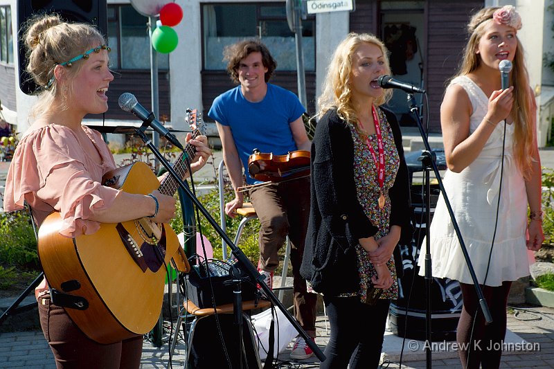 0811_7D_6546.jpg - Folk Singing at the Reykjavik Culture Night Festival, Iceland 2011