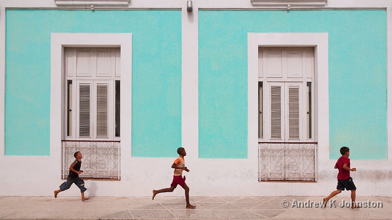 1110_7D_3648_v2.jpg - Don't expect to see a lot of dark and moody images. Here's my favourite shot from Cuba!