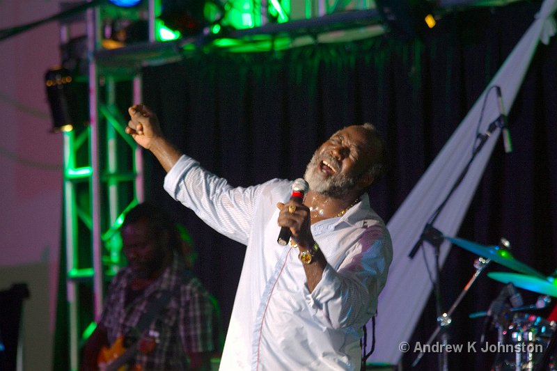 0409_350D_9142.jpg - Freddie McGregor at the Barbados Reggae Festival 2009