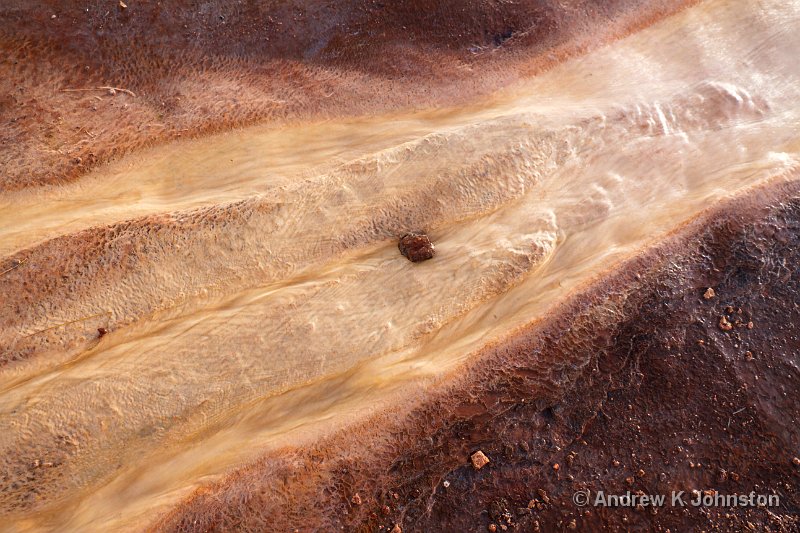 0811_7D_6897.jpg - Water flow off the geysir at Geysir