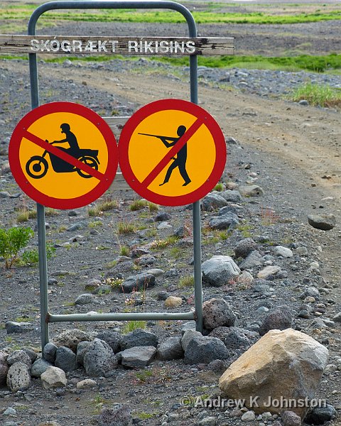 0811_7D_6874.jpg - Pleased don't shoot the motocyclists :)