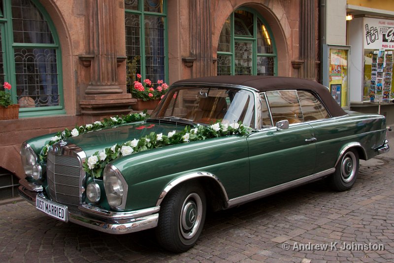 0709_40D_7723.jpg - A rather lovely old Merc SE spotted on wedding duty in Heidelberg