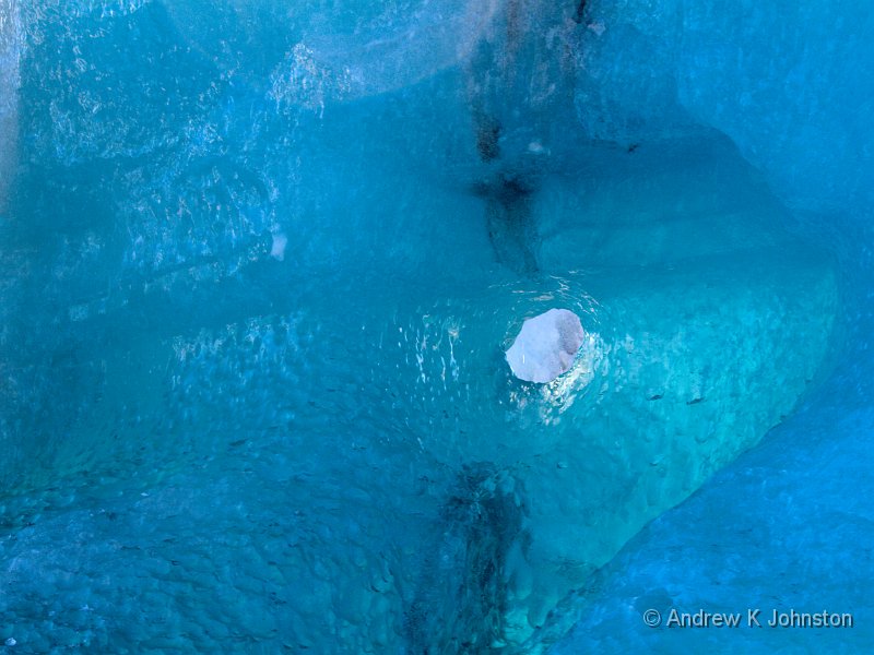0811_7D_8049.JPG - Fixing a Hole: Iceberg on the Jokullsarlon glacial lake, Iceland