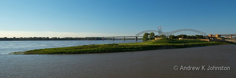 0914_GX7_1060957.jpg - Minimalist Panorama - the Mississippi at Memphis