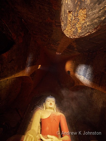 170211_GX8_1070834.jpg - Buddha at Pa-Hto-Thar-Myar Pagoda, camera lying on bag!