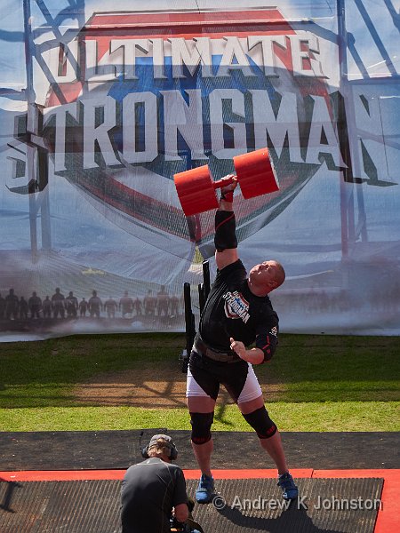 180603_G9_1000546.jpg - Krzysztof Radzikowski sets a new world record with a 150kg dumbell lift