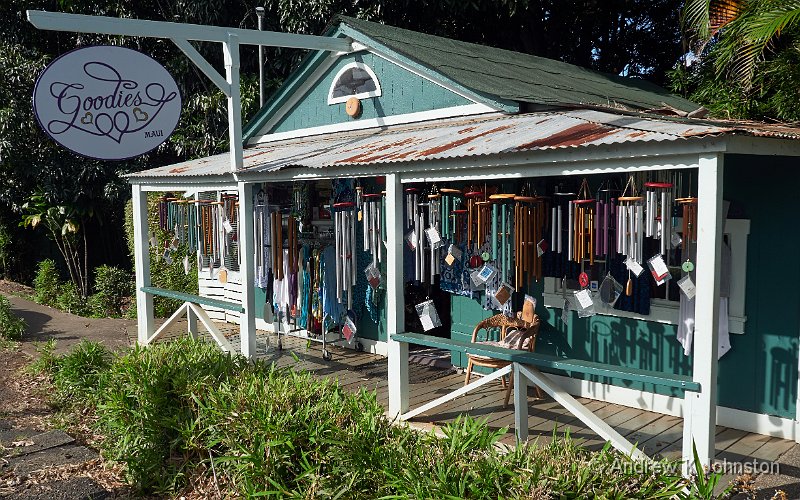 190928_G9_1008090.jpg - Colourful shop at Makawao