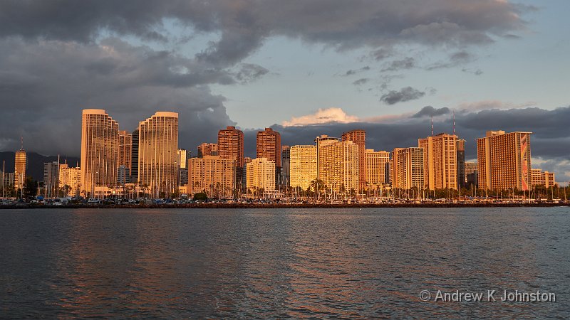 191006_G9_1009116.jpg - Waikiki Beach at sunset