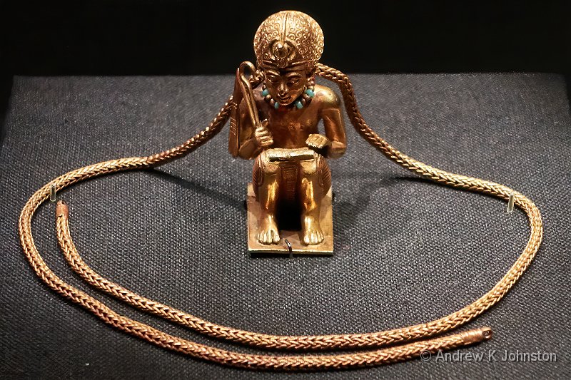 191231_RX100M4_01303.jpg - Necklace featuring Akenaten, from the Tutankhamun exhibition