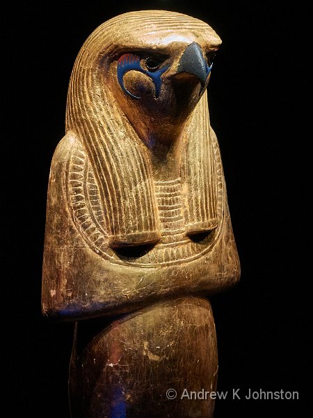 191231_RX100M4_01310.jpg - Statue of Horus from the "Treasures of the Golden Pharoah" Exhibition
