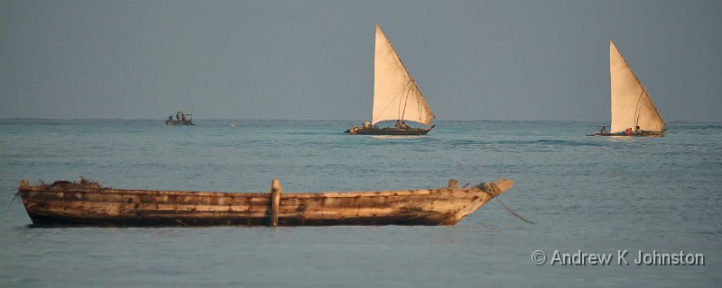 231207_G9ii_1001324.jpg - Dhows at sunrise